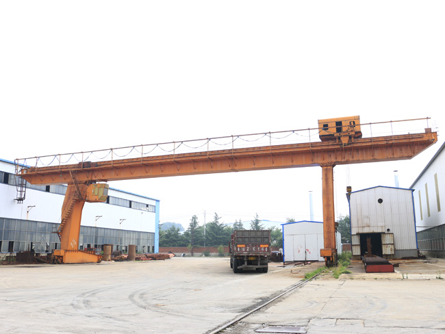 全包式門式起重機(jī)